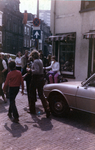 856029 Afbeelding van ongeregeldheden tussen sympathisanten van krakers en enkele buurtbewoners in de Voorstraat te ...